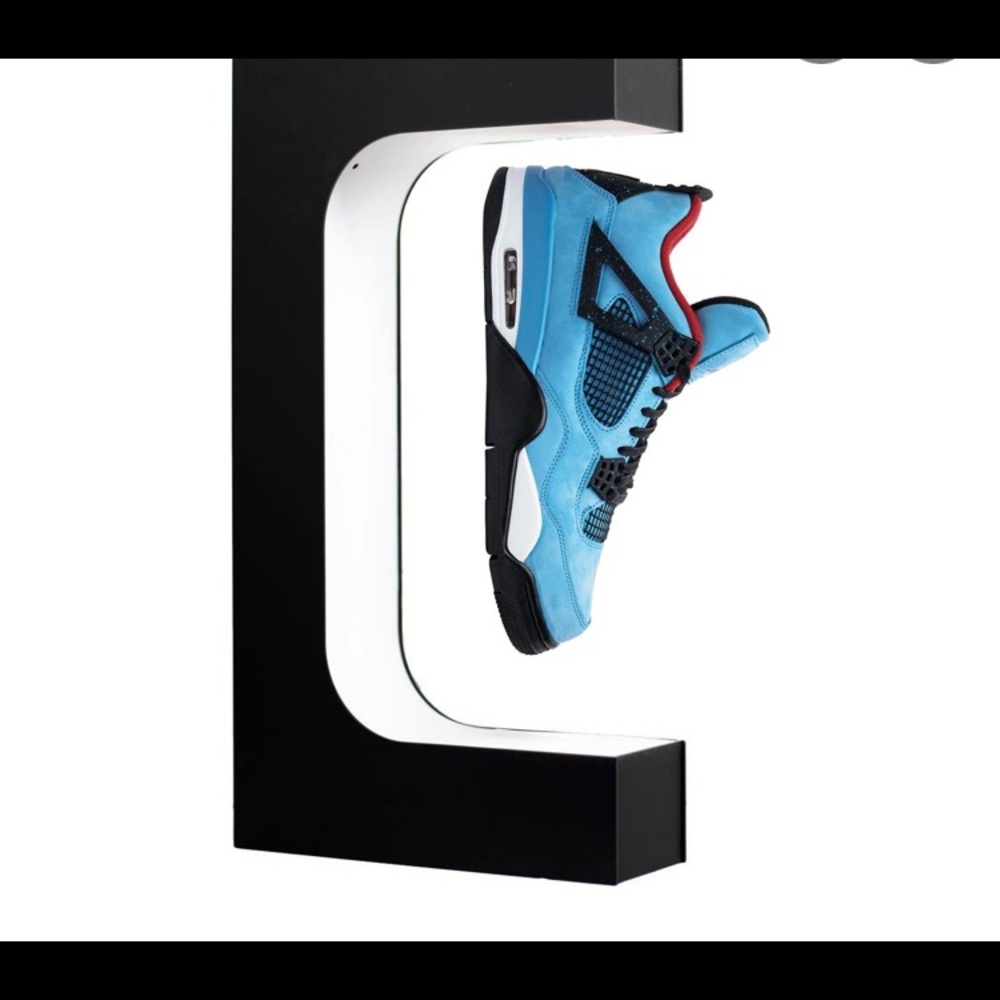 Magnetic levitation sneaker display